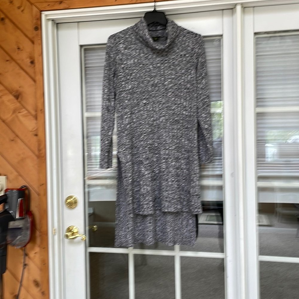 Cartise Hi Lo Grey Tunic. Size Medium.